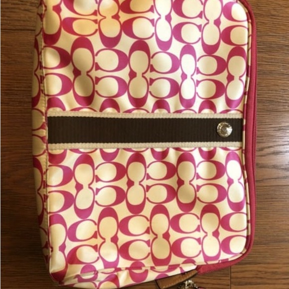 Coach Clutch in fabric - Picture 2 of 4